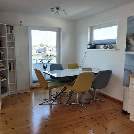 4 Sterne Dtv Floating House 호텔 Kröslin 외부 사진